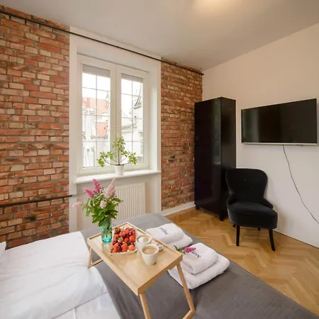 Maya's Flats & 63 - 3 On Chlebnicka Street Old Town Gdańsk